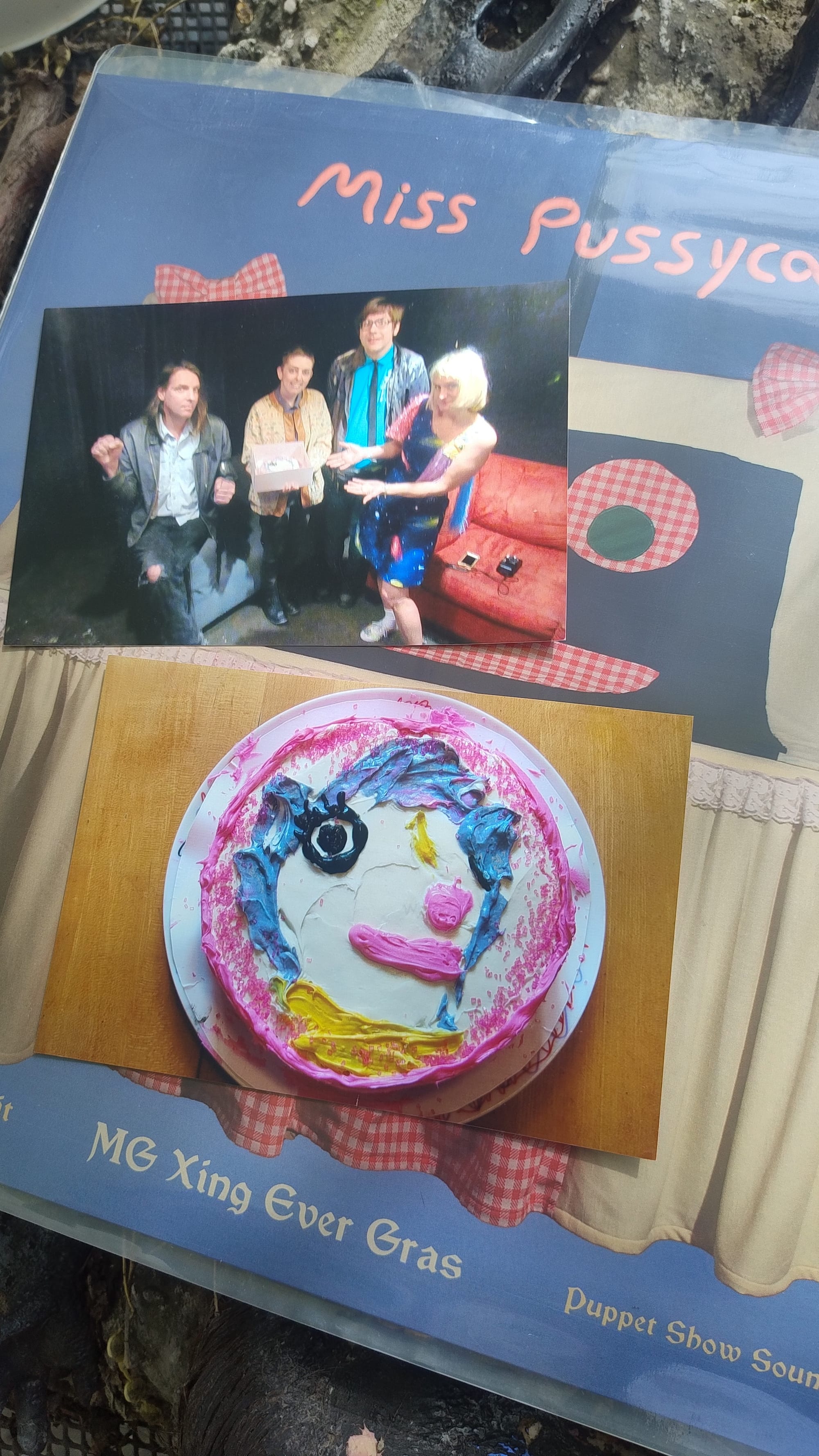 Photograph of the cake and proof of the band's delivery